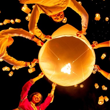 Tháng 11, lễ hội thả đèn trời sáng rực cả một bầu trời Chiang Mai
